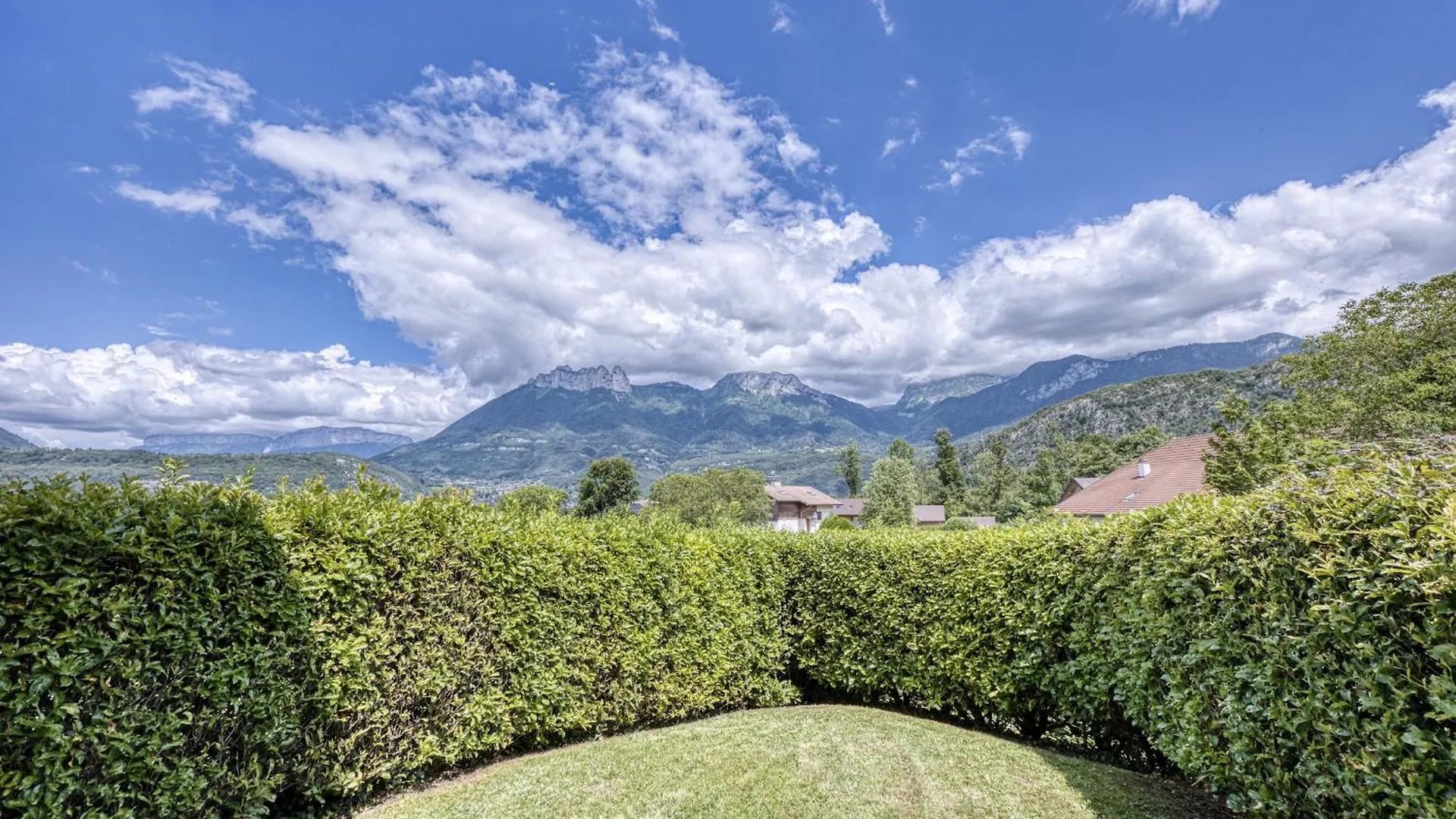 Les Jardins De Duingt Apartment